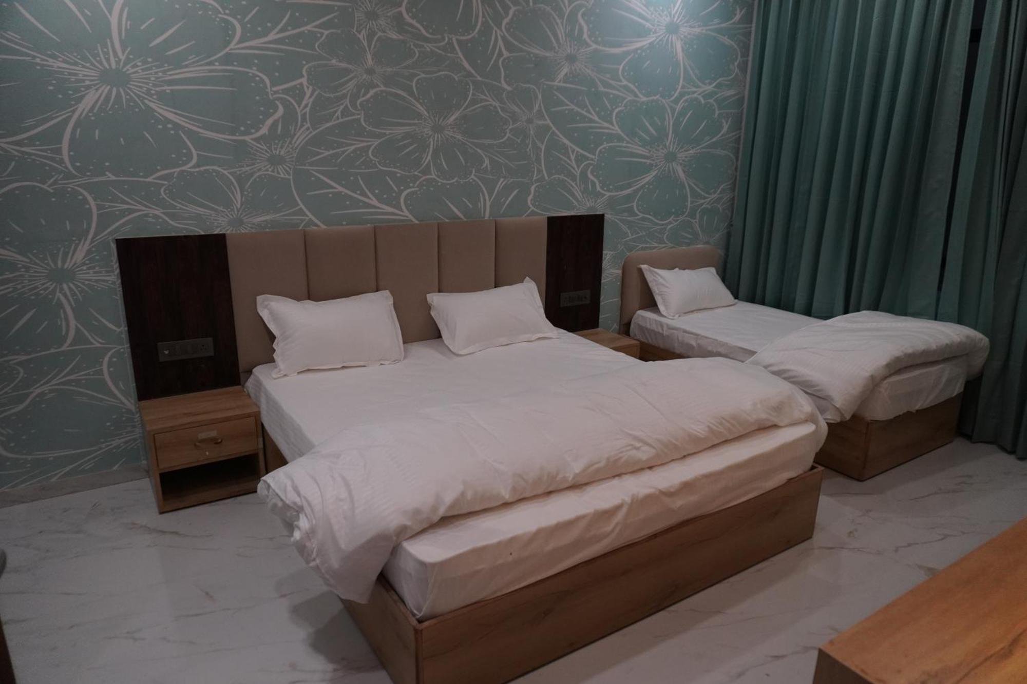 Hotel Heera Palace Khātu Eksteriør bilde