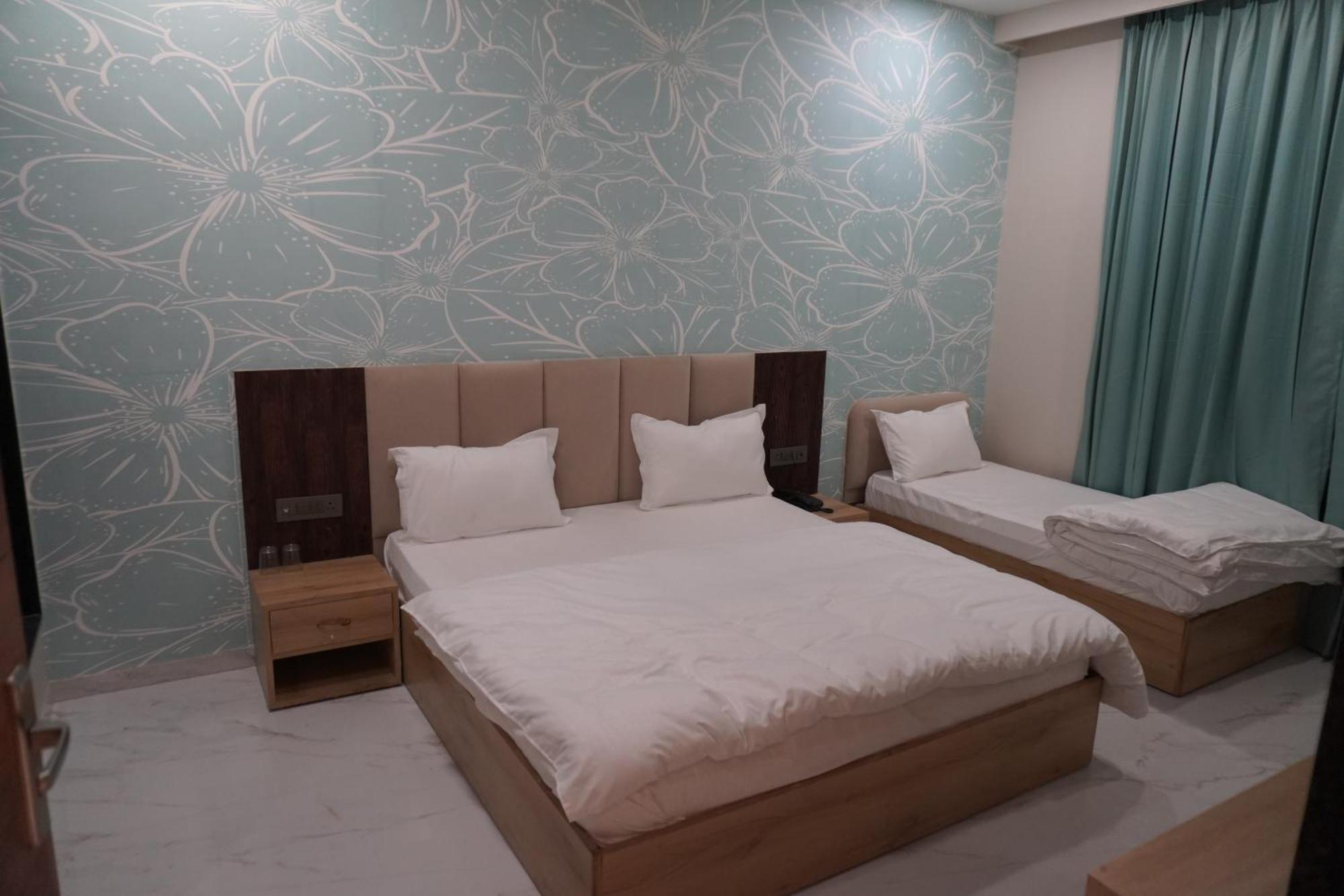 Hotel Heera Palace Khātu Eksteriør bilde